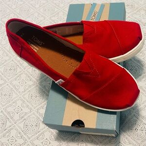 BRAND NEW TOMS